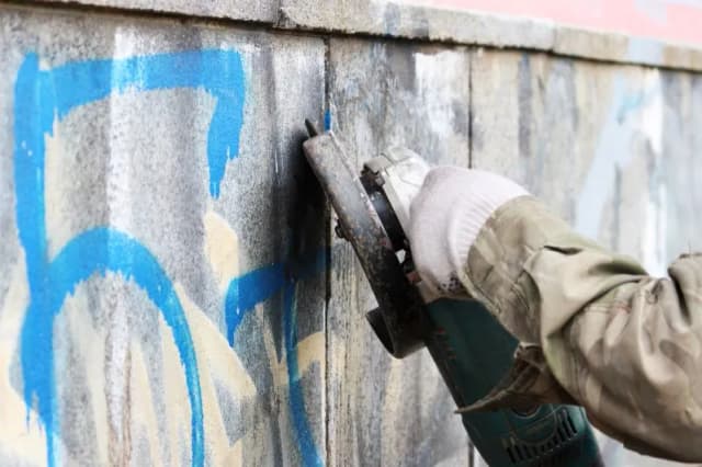 Jak usunąć graffiti z elewacji - skuteczne metody i porady bezpieczeństwa Jak usunąć graffiti z elewacji - skuteczne metody i porady bezpieczeństwa